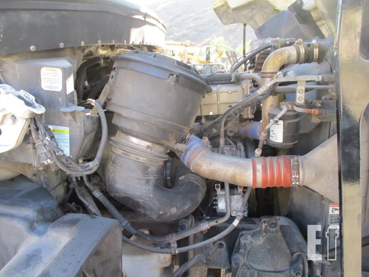 2016-freightliner-114sd-image-5