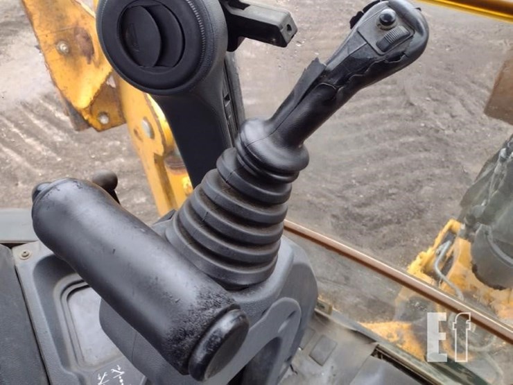 2019-deere-410l-image-11