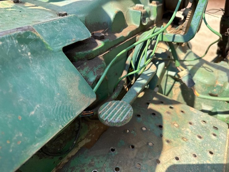 john-deere-2350-image-29