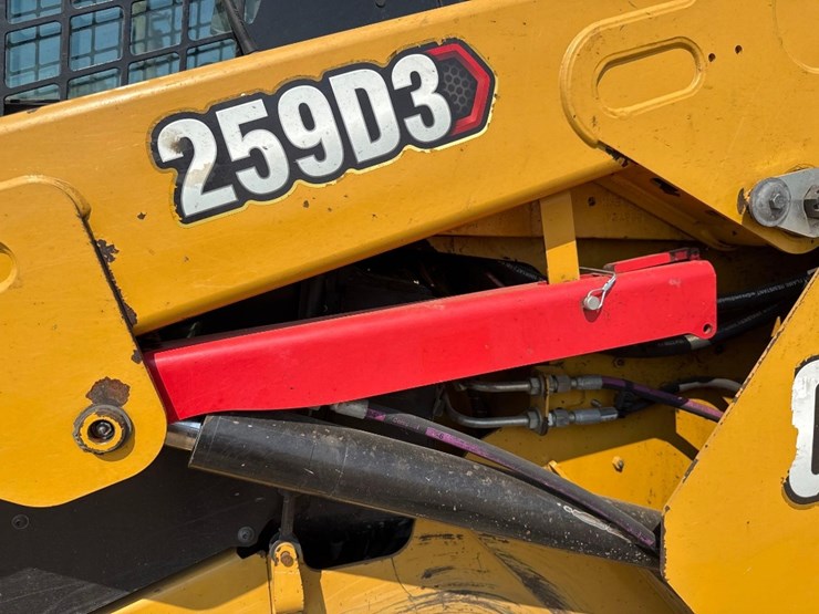 2020-caterpillar-259d3-image-24