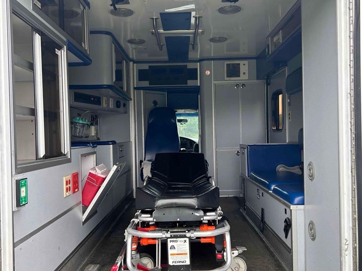2008-ford-ambulance-image-15