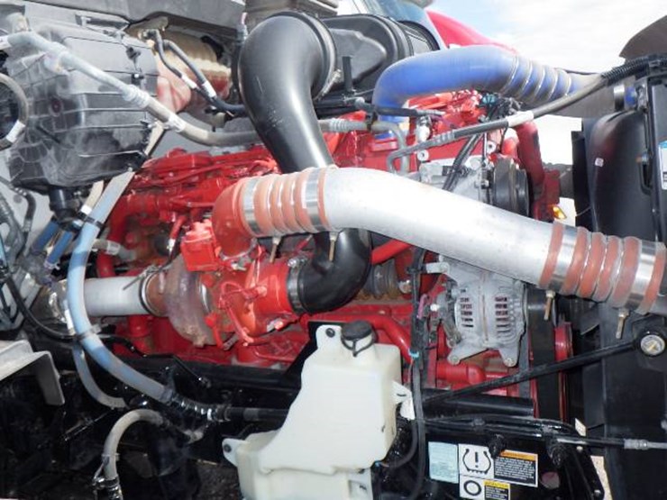 2023-peterbilt-579-image-16