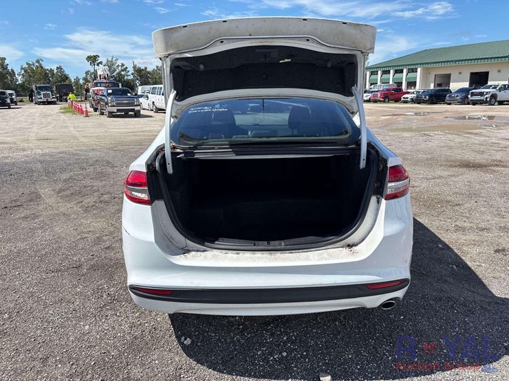 2018-ford-fusion-hybrid-sedan-image-19