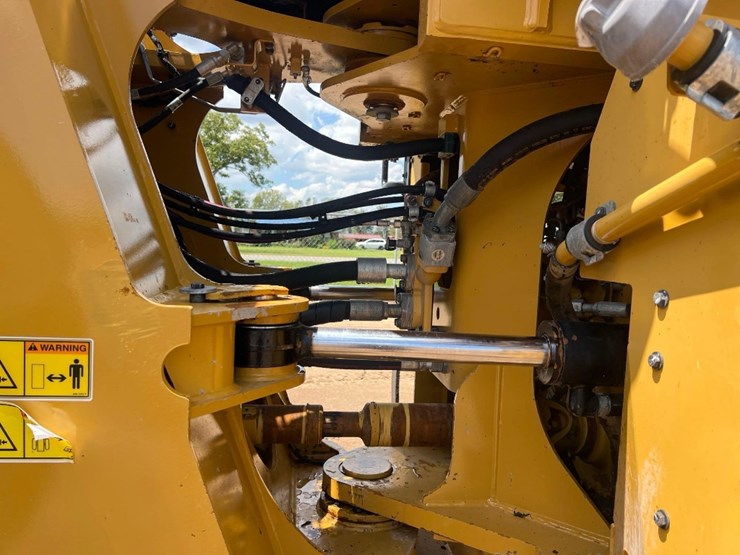 2022-caterpillar-980-image-13