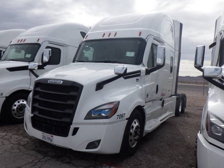 freightliner-cascadia-126-image-1