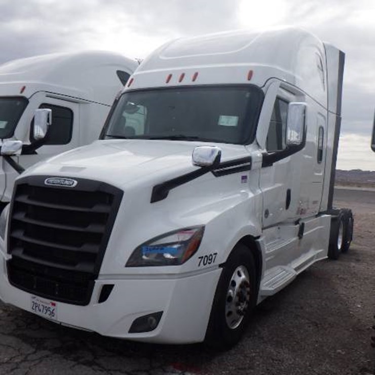 FREIGHTLINER CASCADIA 126