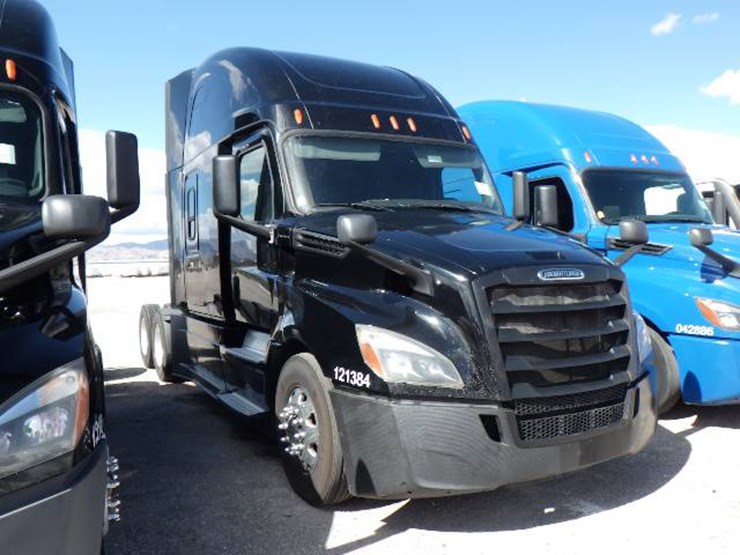 2020-freightliner-cascadia-126-image-2