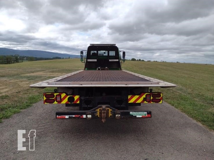 2019-freightliner-business-class-m2-106-image-2