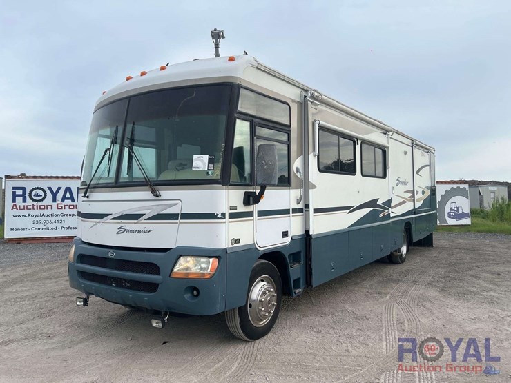 2004-workhorse-w22-motorhome-image-2