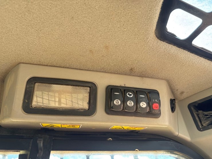 2014-caterpillar-299d-image-29