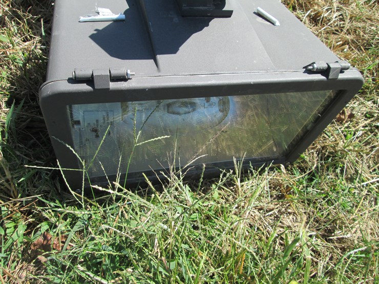 #29470-•-lot-of-(2)-600v/1500w-lights-image-2