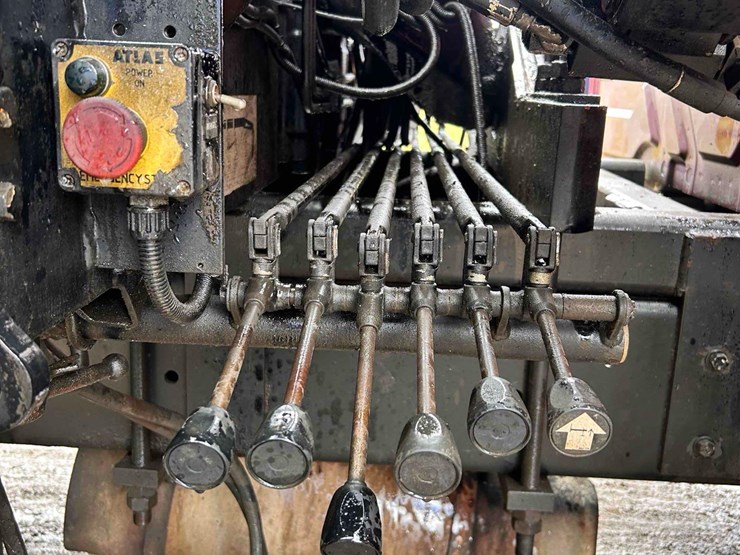 2004-international-knuckle-boom-truck-image-15