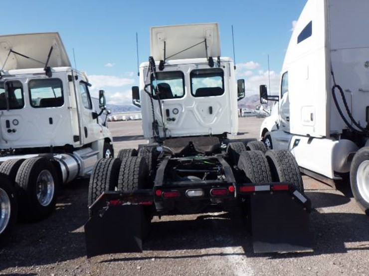 2018-freightliner-cascadia-126-image-6