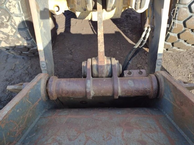 2013-deere-624k-image-17