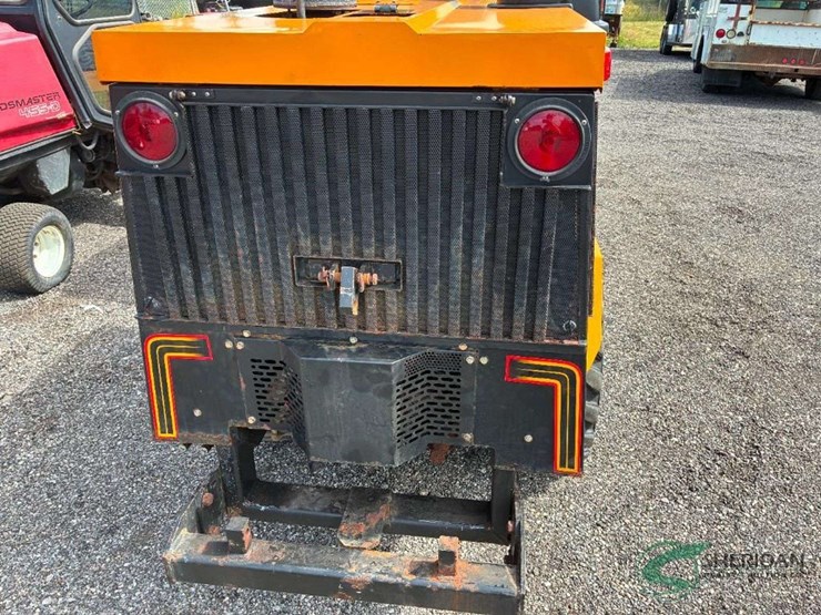 2014-trackless-model-mt6-with-numerous-like-new-attachments-image-31