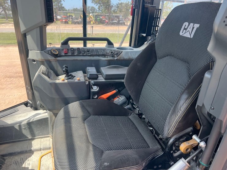 2022-caterpillar-980-image-27