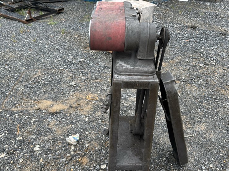 #146-•-belt-sander-image-3