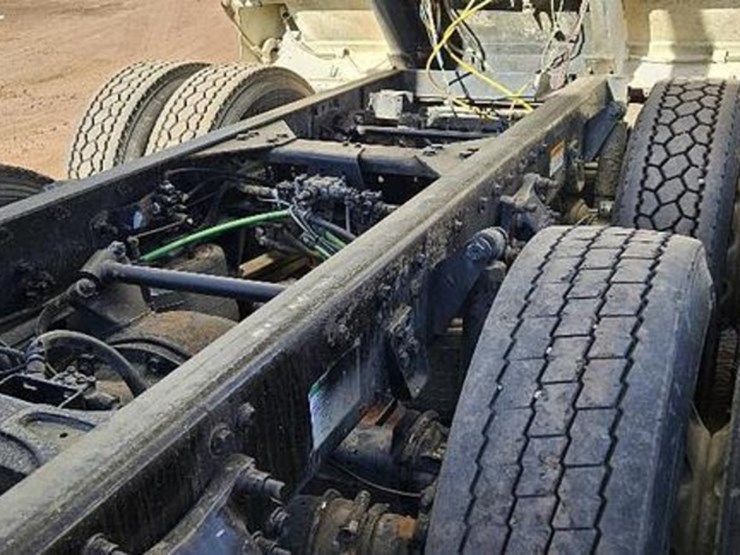 2011-freightliner-dump-truck-image-15