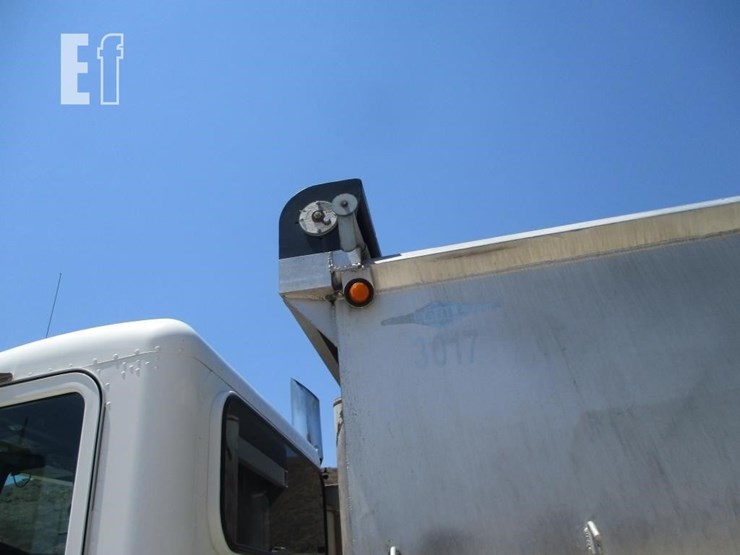 2008-peterbilt-365-image-18