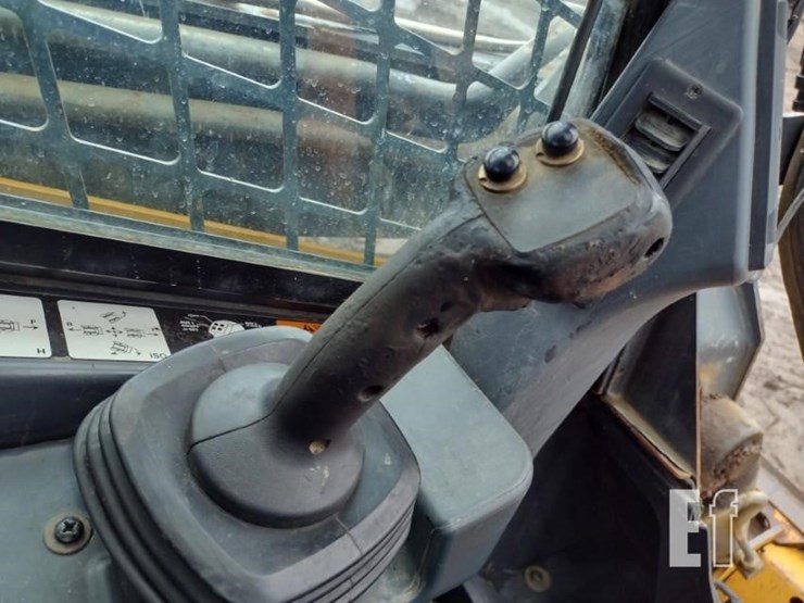 2015-deere-333e-image-10