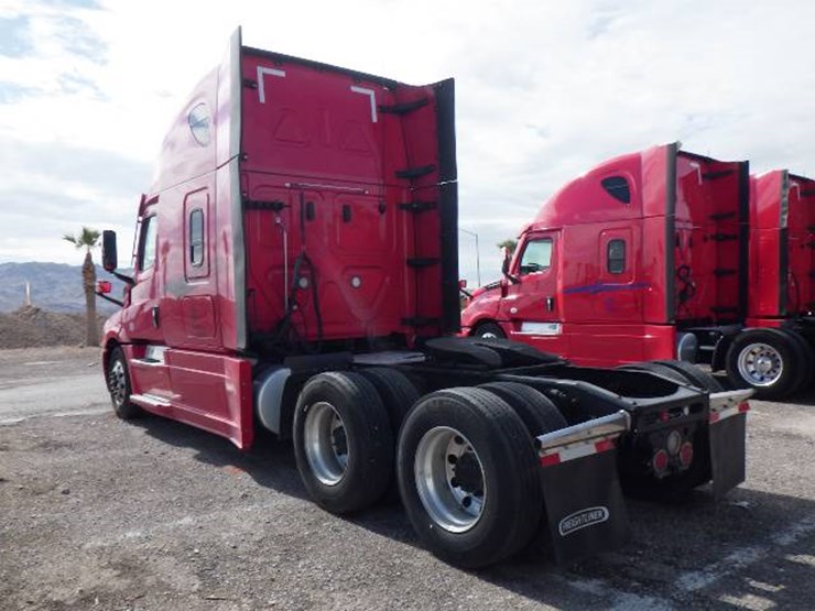 2023-freightliner-cascadia-126-image-9