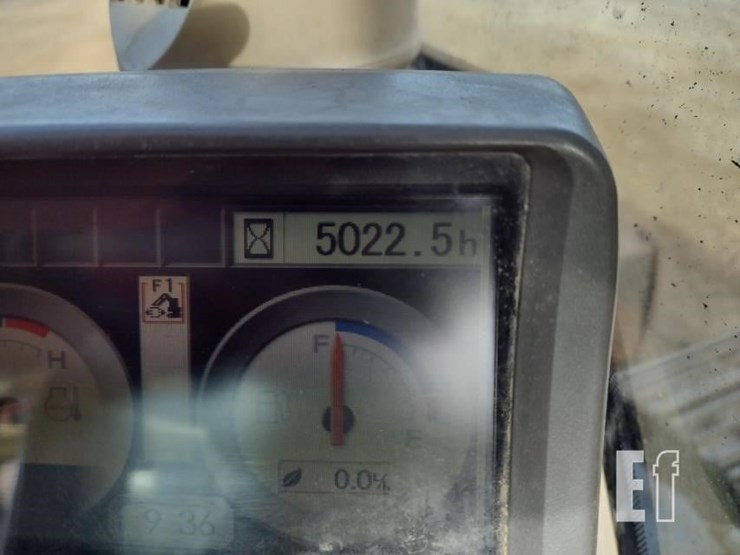 2010-deere-120d-image-6
