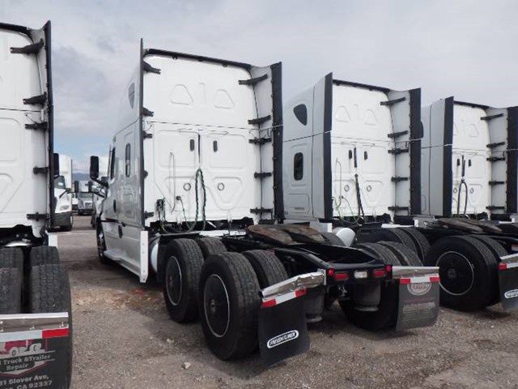 2024-freightliner-cascadia-126-image-9