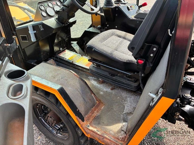 2014-trackless-model-mt6-with-numerous-like-new-attachments-image-44