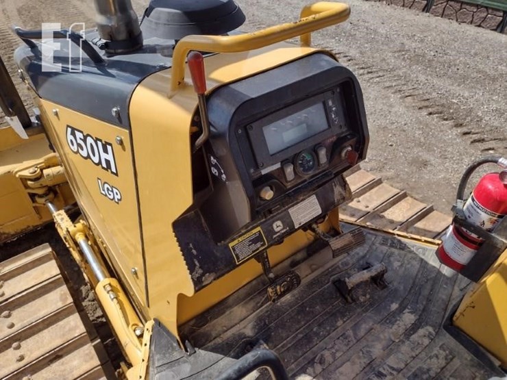 2004-deere-650h-image-11
