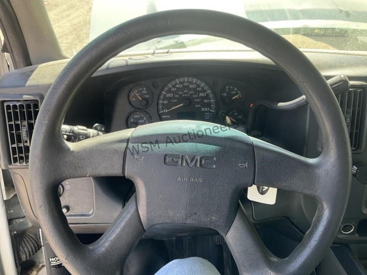2004-gmc-3500-image-18