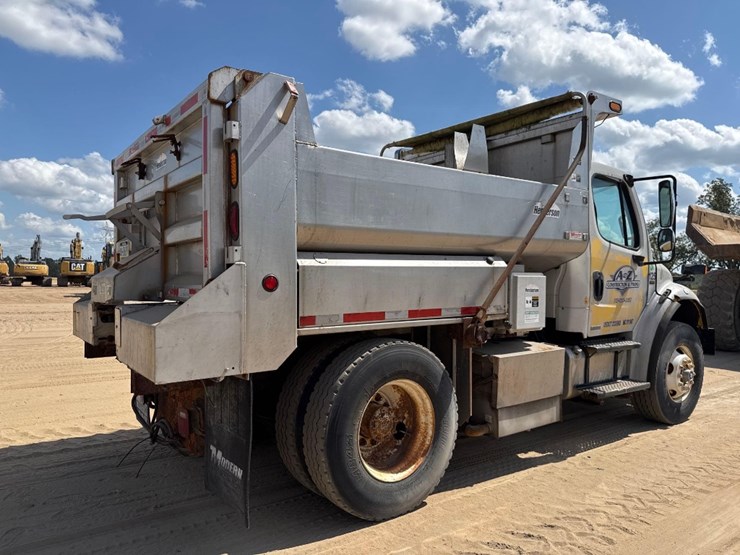 2003-freightliner-business-class-m2-spreader-truck-image-6