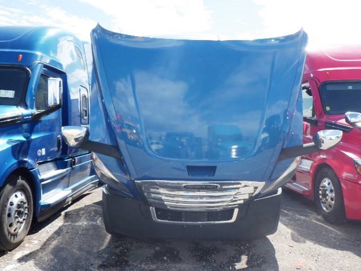 2021-freightliner-cascadia-126-image-13