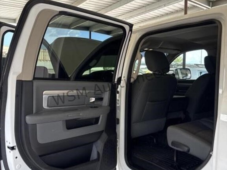 2015-ram-2500-slt-image-35