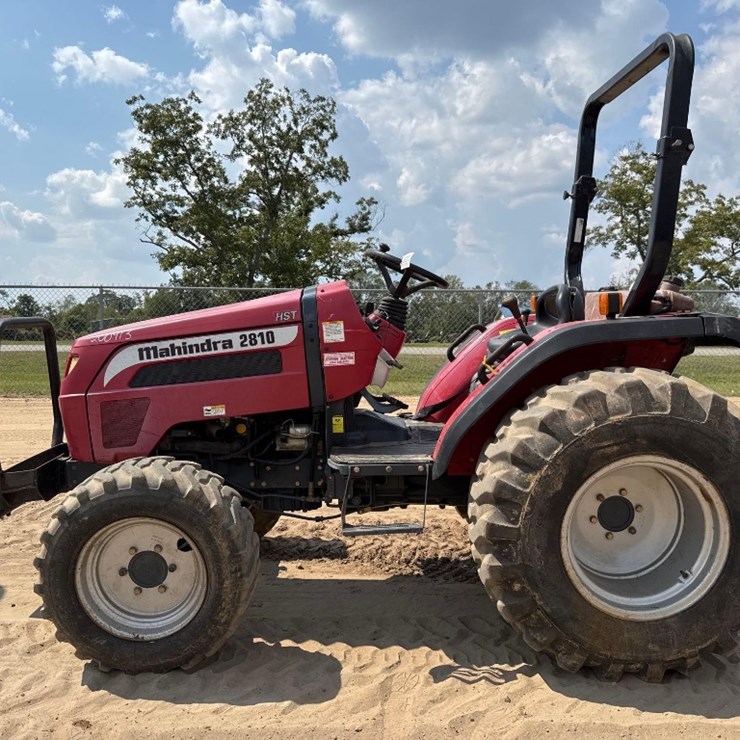 MAHINDRA 2810