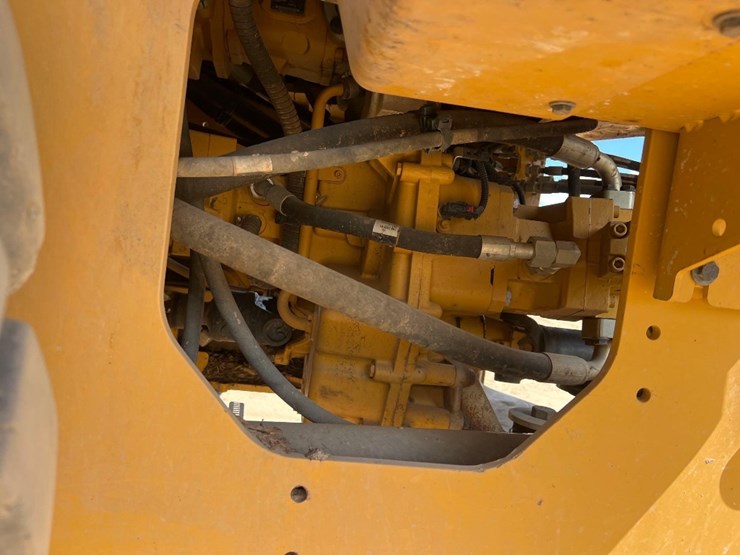 2021-caterpillar-926m-image-22