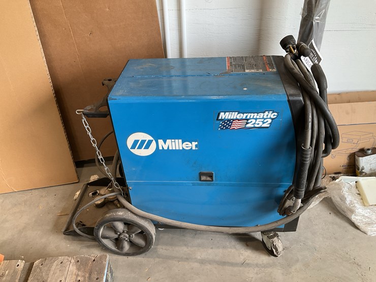 #116-•-miller-welder-252-image-14