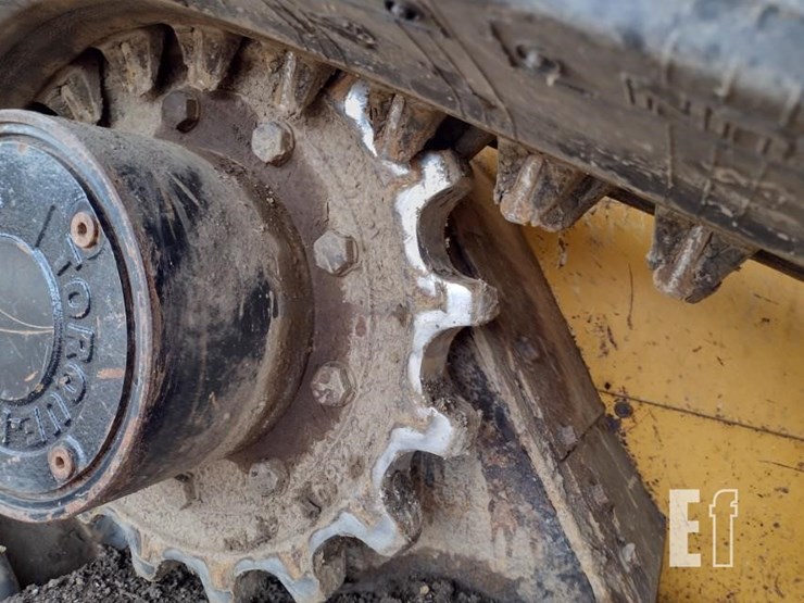 2015-deere-333e-image-29