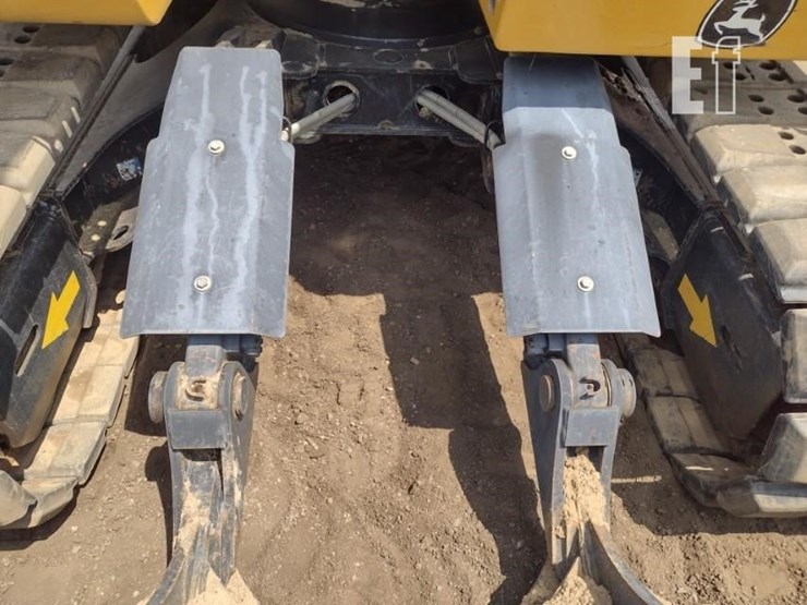 2019-deere-135g-image-21