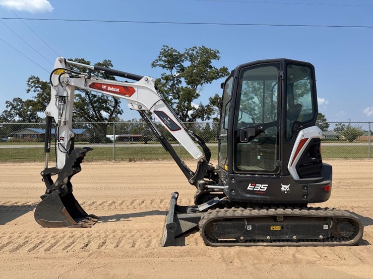 2023-bobcat-e35-image-1