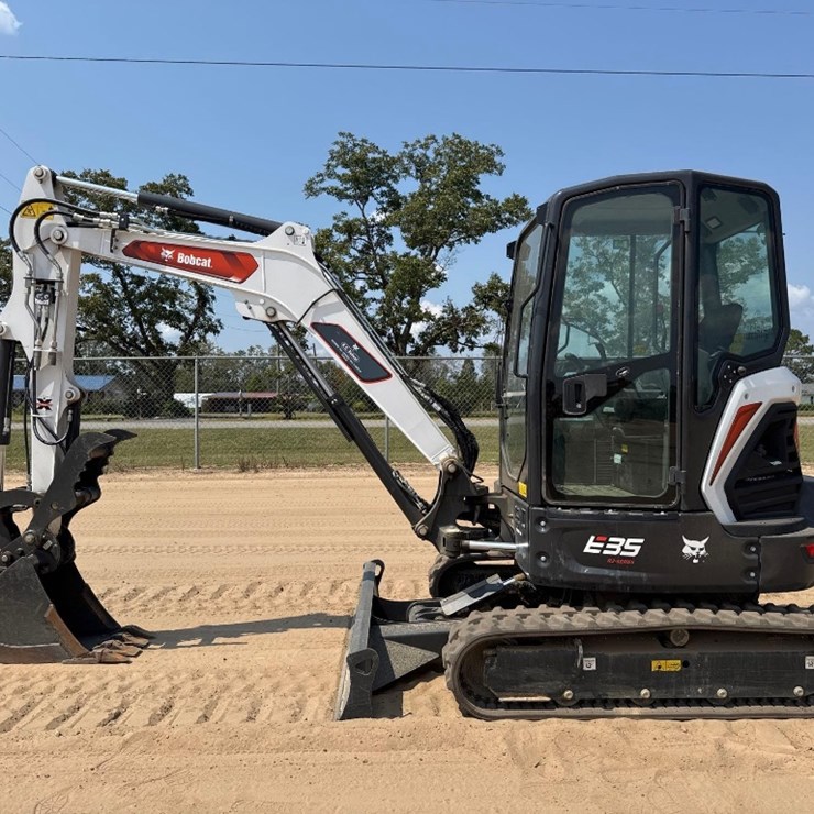 2023 BOBCAT E35