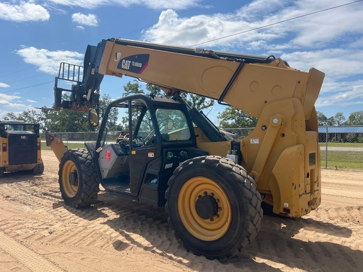 2018-caterpillar-tl1055d-image-2