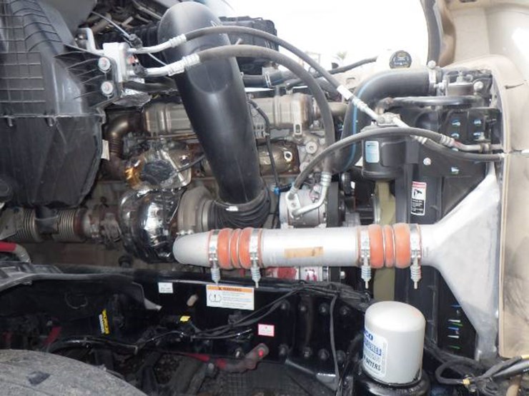 2024-freightliner-cascadia-126-image-15
