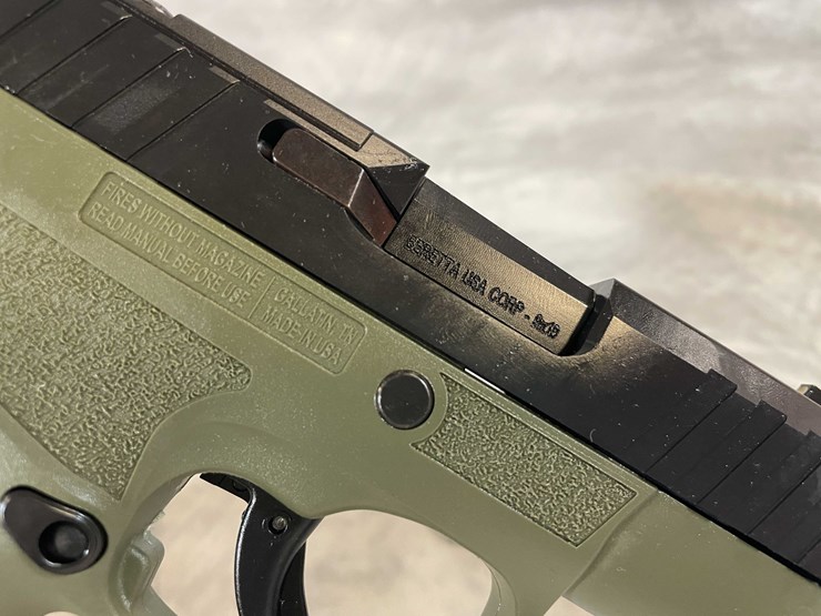 #4789-•-beretta-apx-a1-carry-9mm-luger-pistol,-sn:-axc150909-image-12
