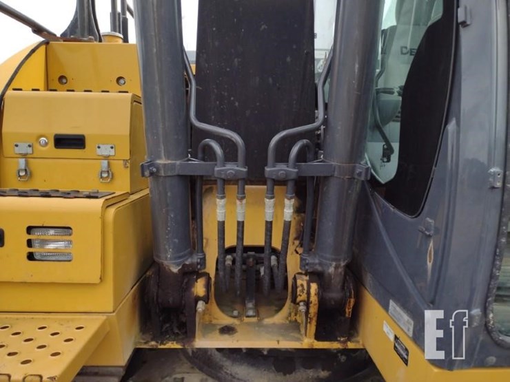 2017-deere-130g-image-22