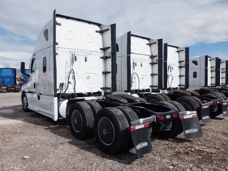 2024-freightliner-cascadia-126-image-9