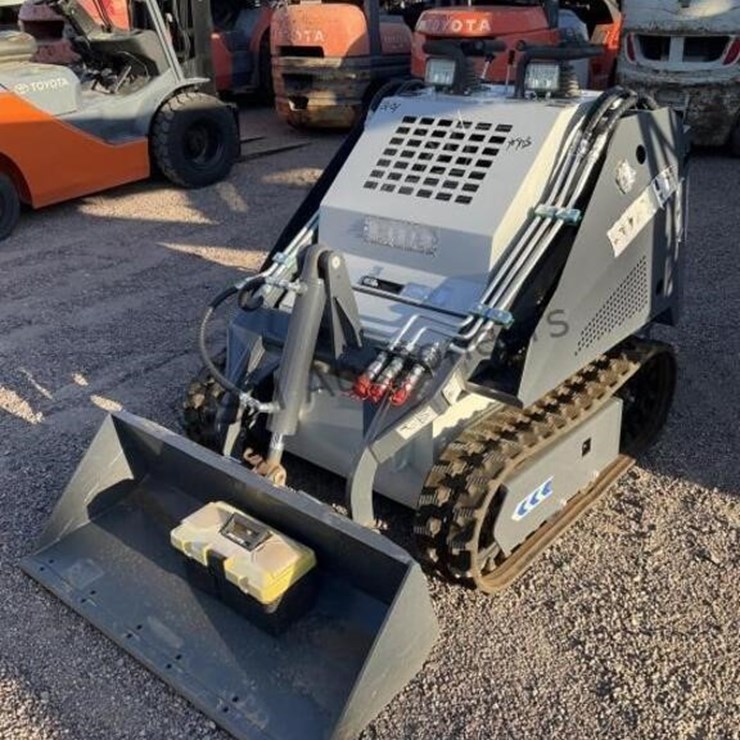 Battler ST25M-6 Stand Up Skid Steer