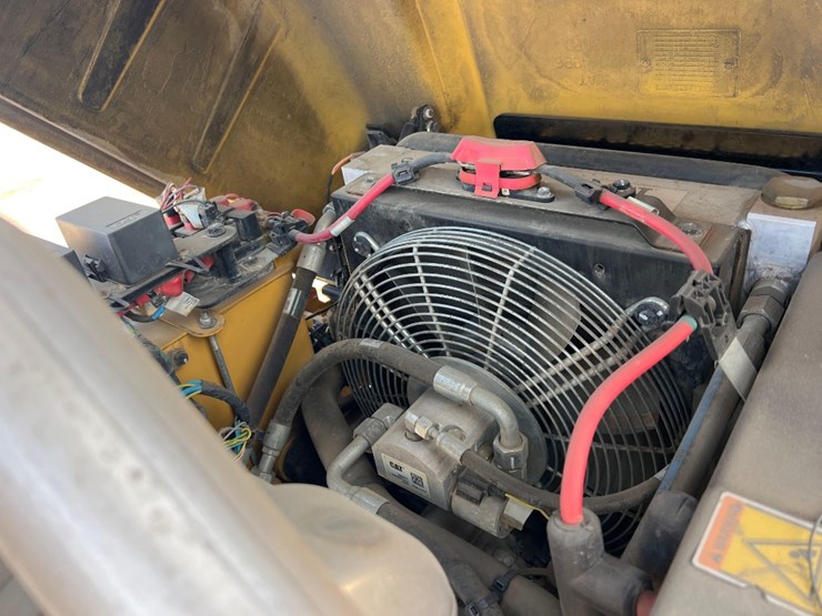 2021-caterpillar-cb2.7-image-15