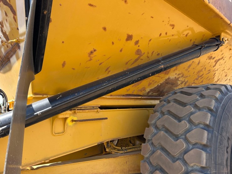 2018-caterpillar-745-image-26