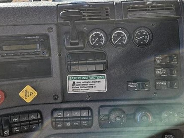 2011-freightliner-dump-truck-image-11