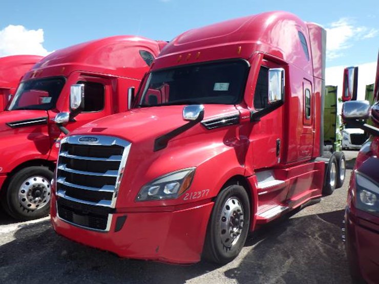 2021-freightliner-cascadia-126-image-1